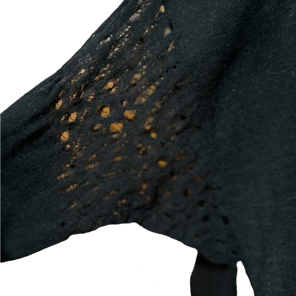 Free people oversized high low lightweight sweater. Size small